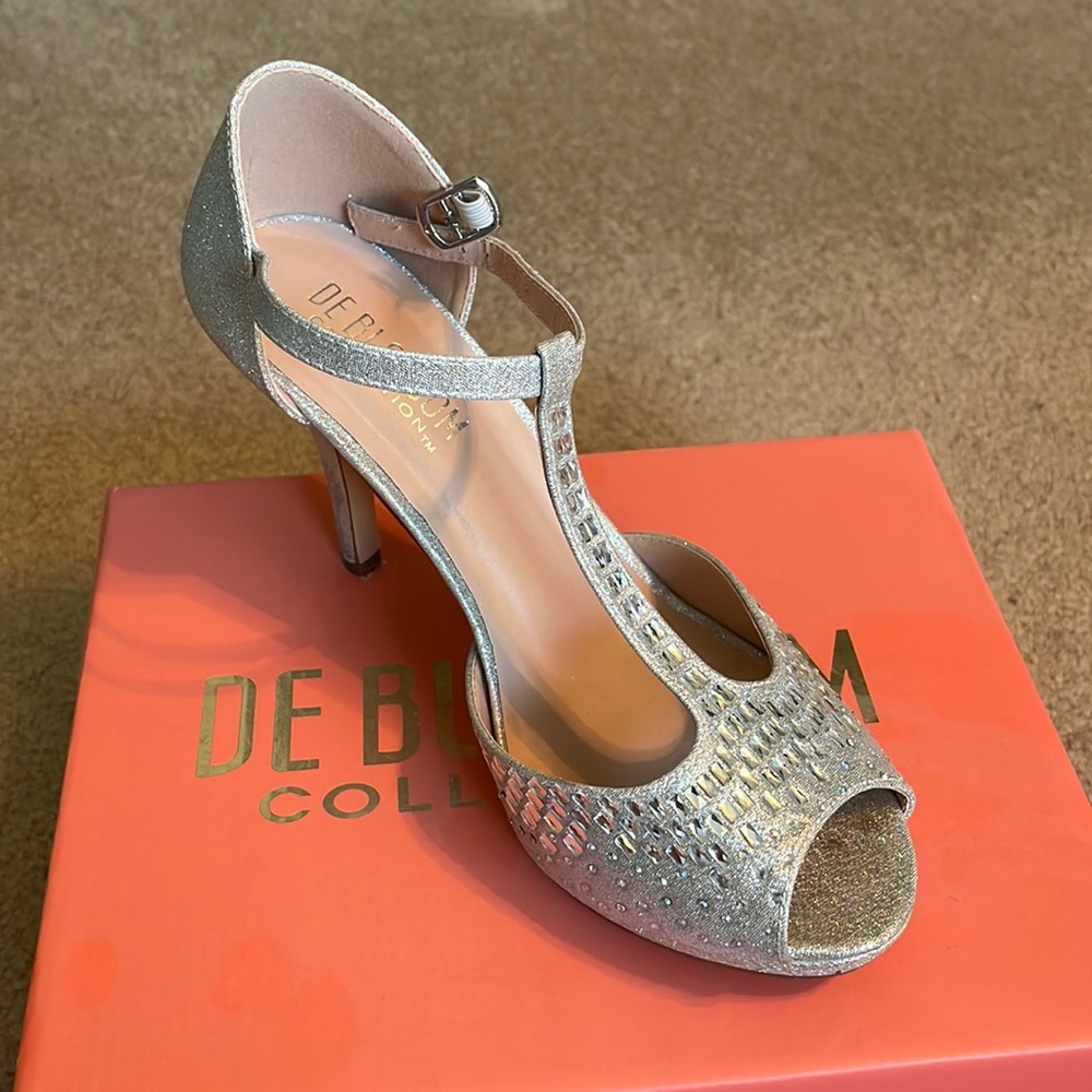 De Blossom silver dress heel size 8 - LIKE NEW
